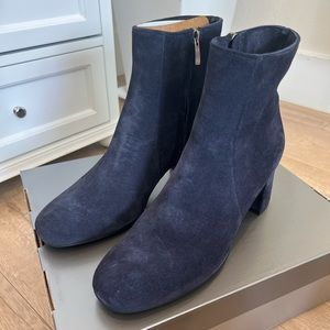 La Canadienne Jiji bootie, Navy Suede, Size 9.5, NIB